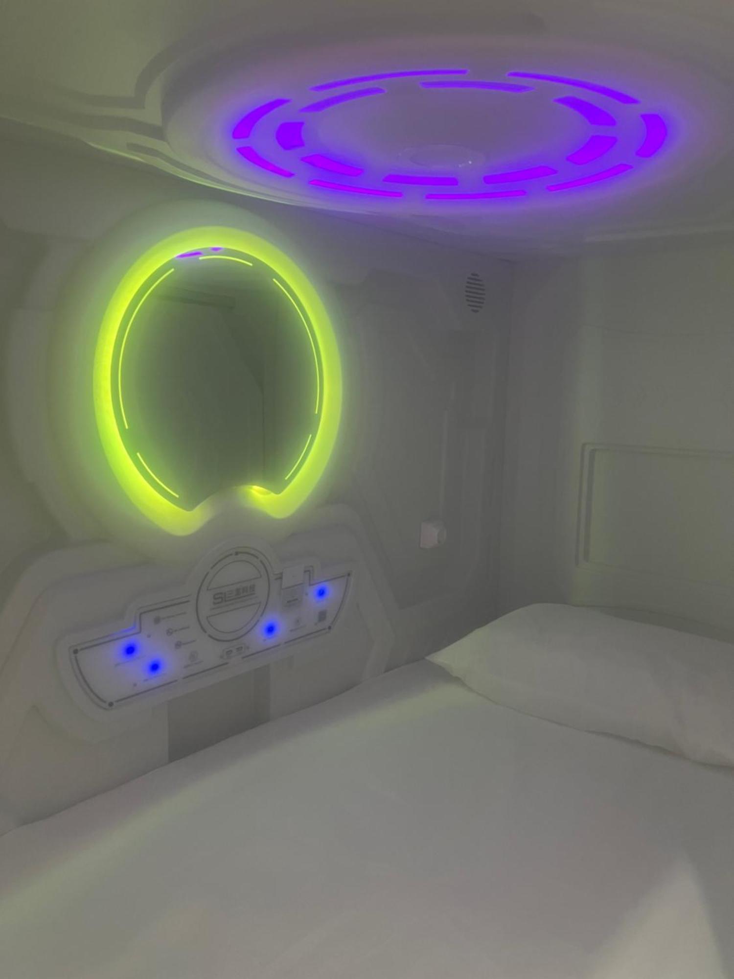 Flor Hostel Capsules Madrid Exterior photo